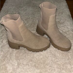 Steve Madden Beige/ Tan Suede and Leather Boots Size 6.5